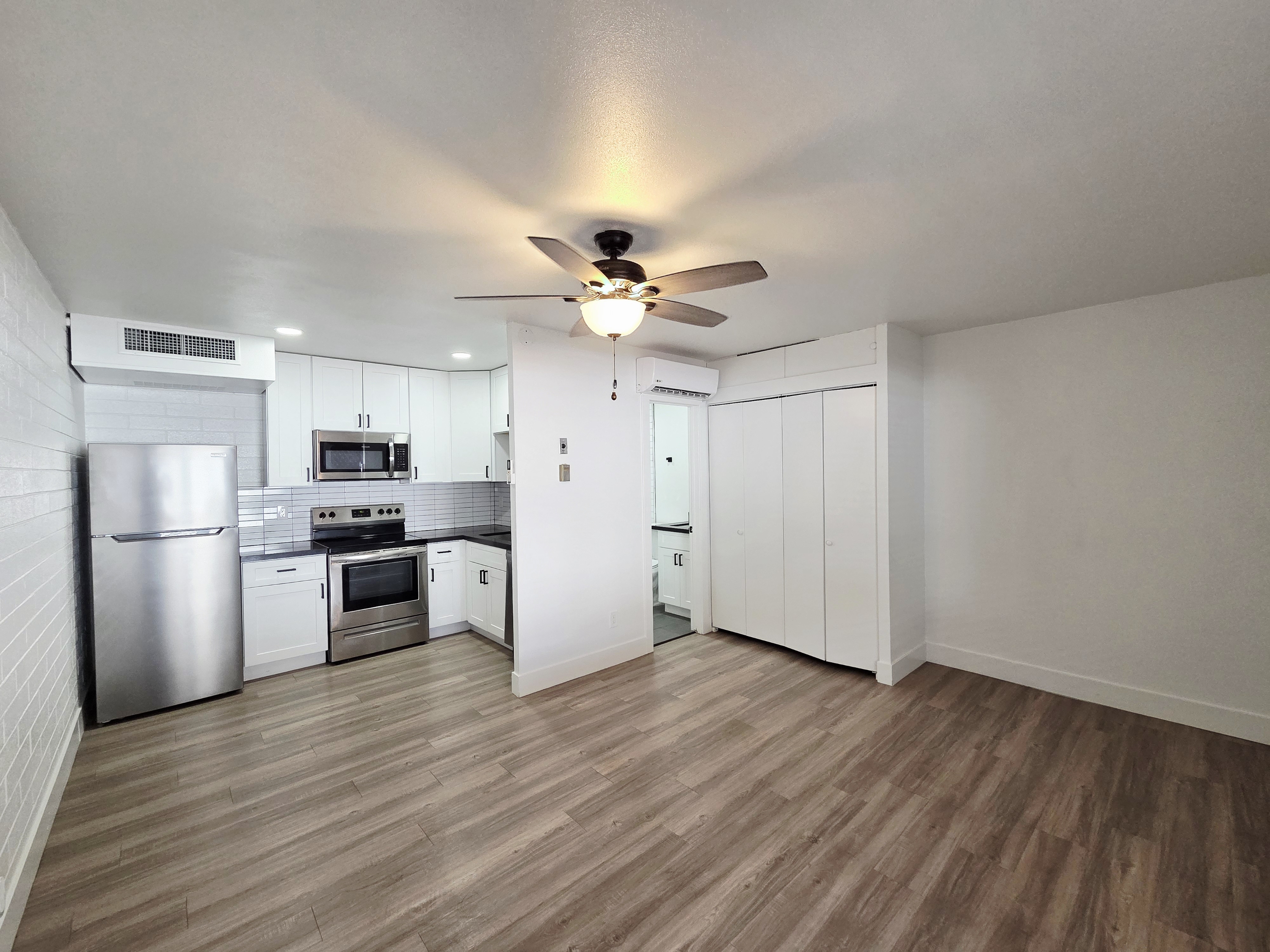 123 West Missouri Avenue - 8